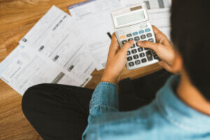 Man calculating the difference between payday loan alternatives